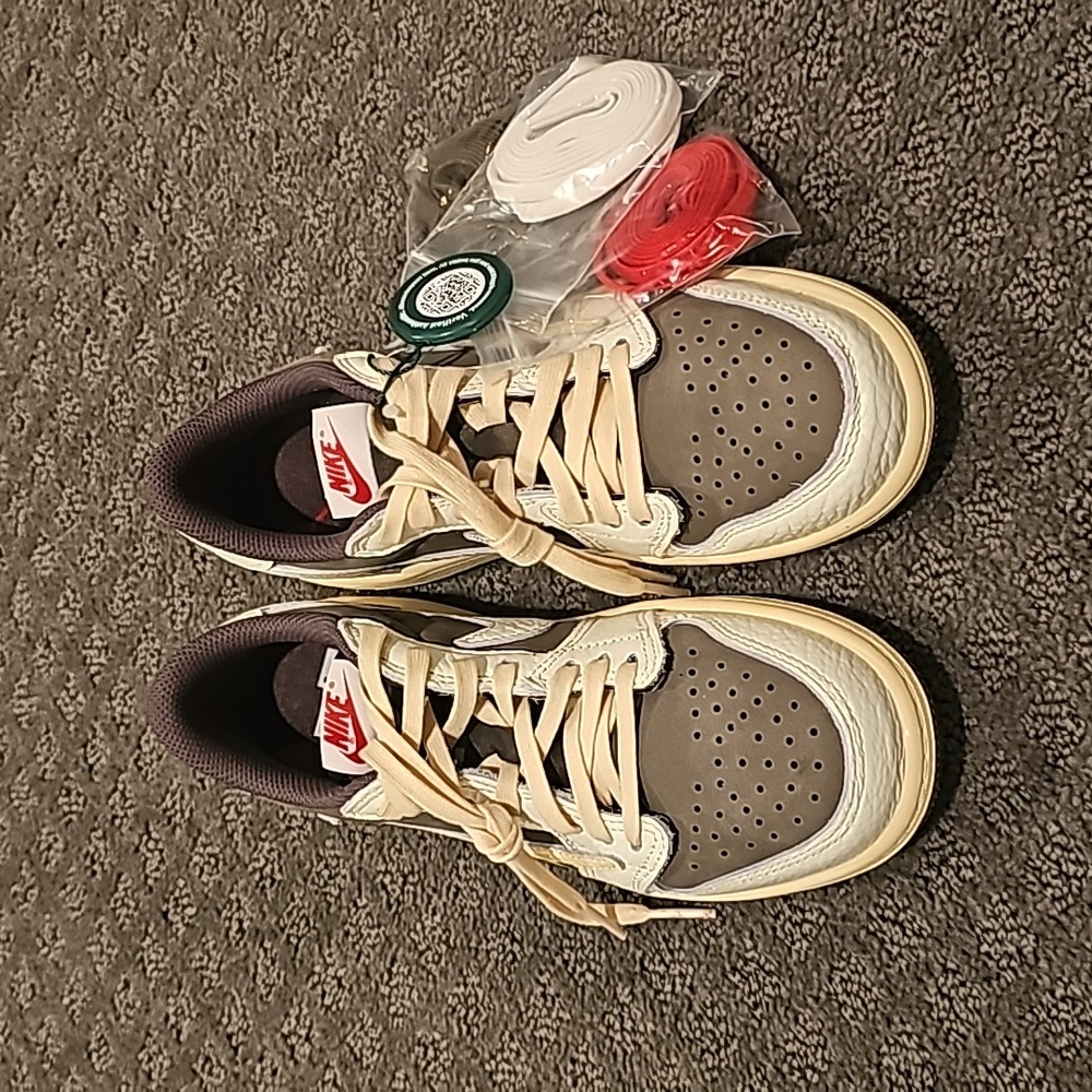 Nike Jordan Retro Low OG SP Travis Scott Reverse Mocha Sneakers, Youth Size 3